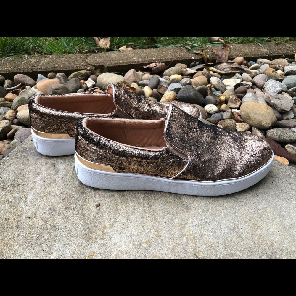 2/$20 Guess Loafers Sneakers Gold Bronze Size 8.5